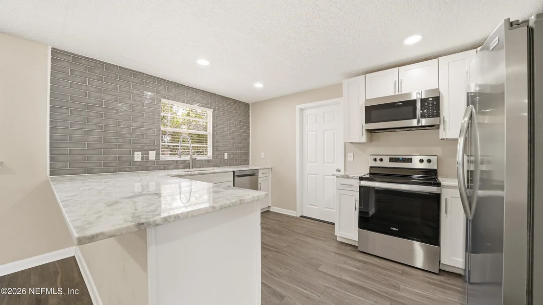 Photo of 586 MADEIRA Drive