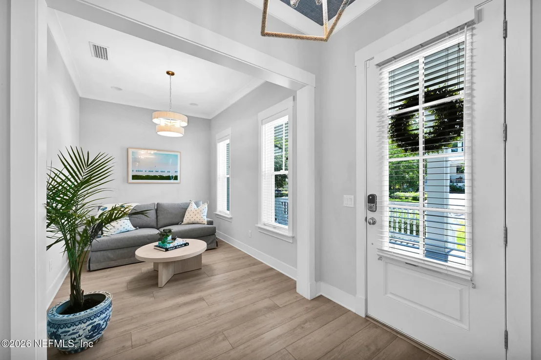 Photo of 472 RIDGEWAY Road