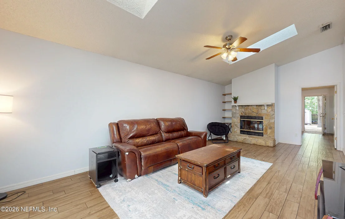 Photo of 877 JACKSON Road