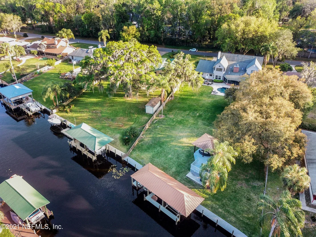 Photo of 405 OAK Drive S