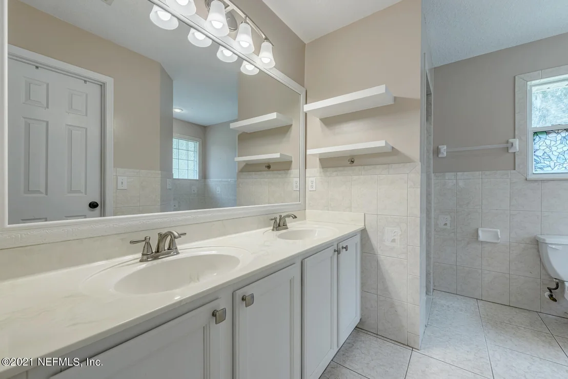 Photo of 370 CIRCLE Drive W