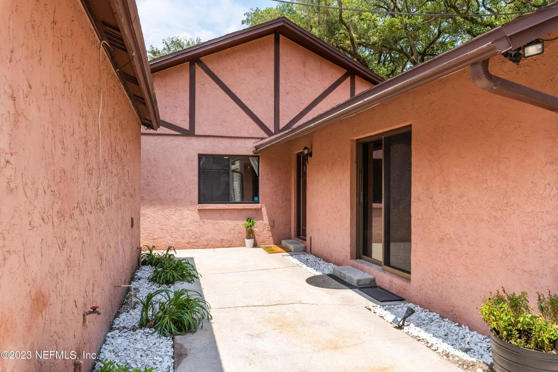 Photo of 1489 SATSUMA Road