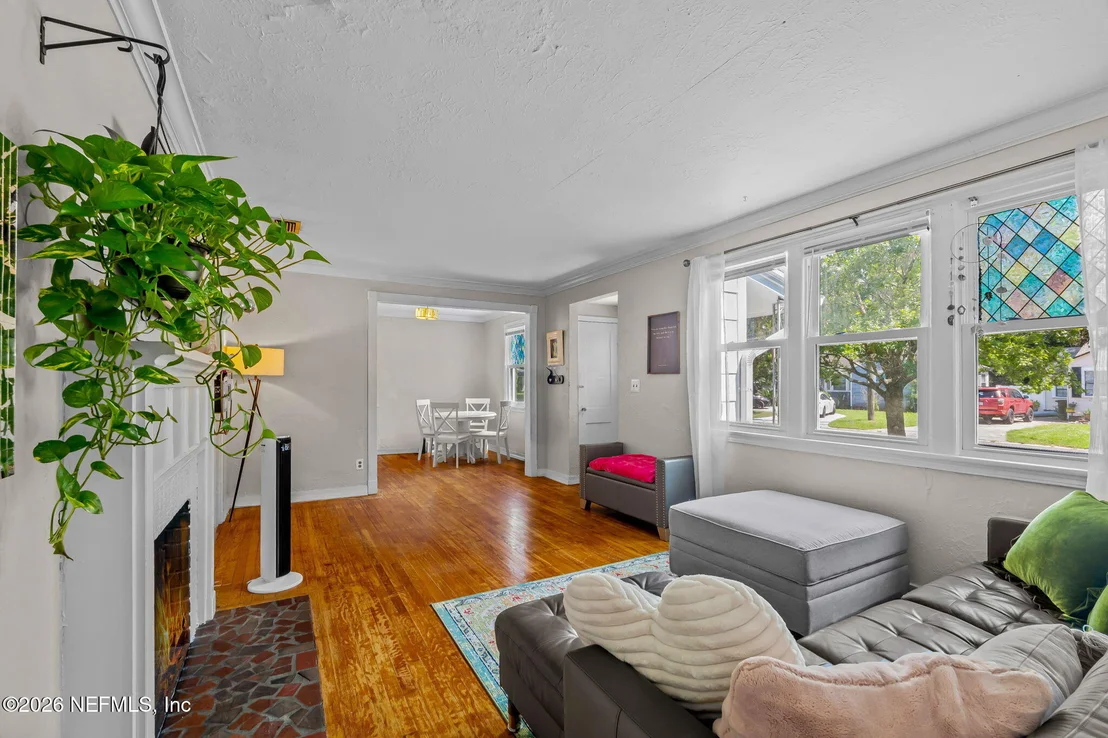 Photo of 1532 CHARON Road