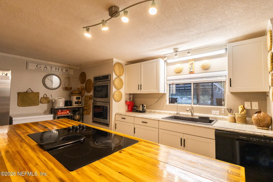 Photo of 239 LYNNE Drive