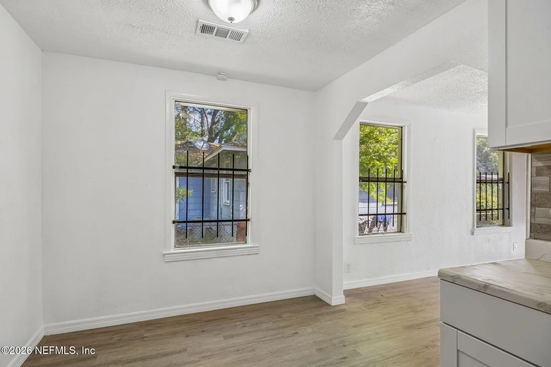 Photo of 3304 DIVISION Street