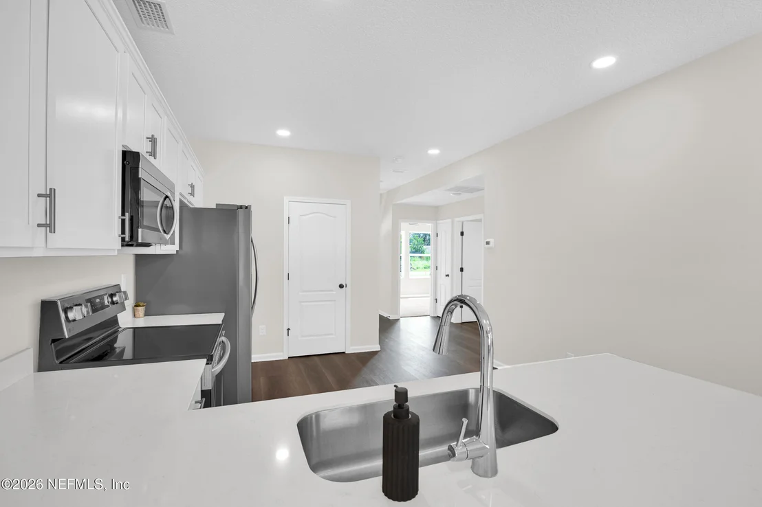 Photo of 126 ROBERTS Boulevard
