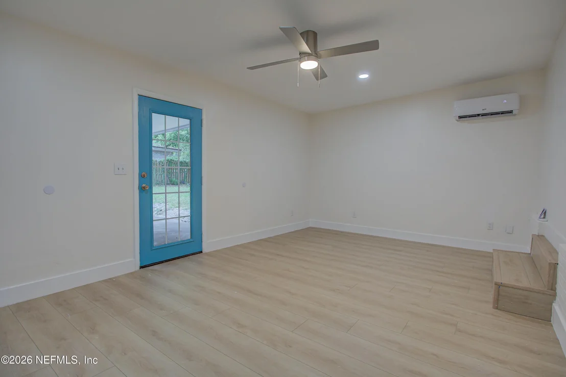 Photo of 1623 WEST Road