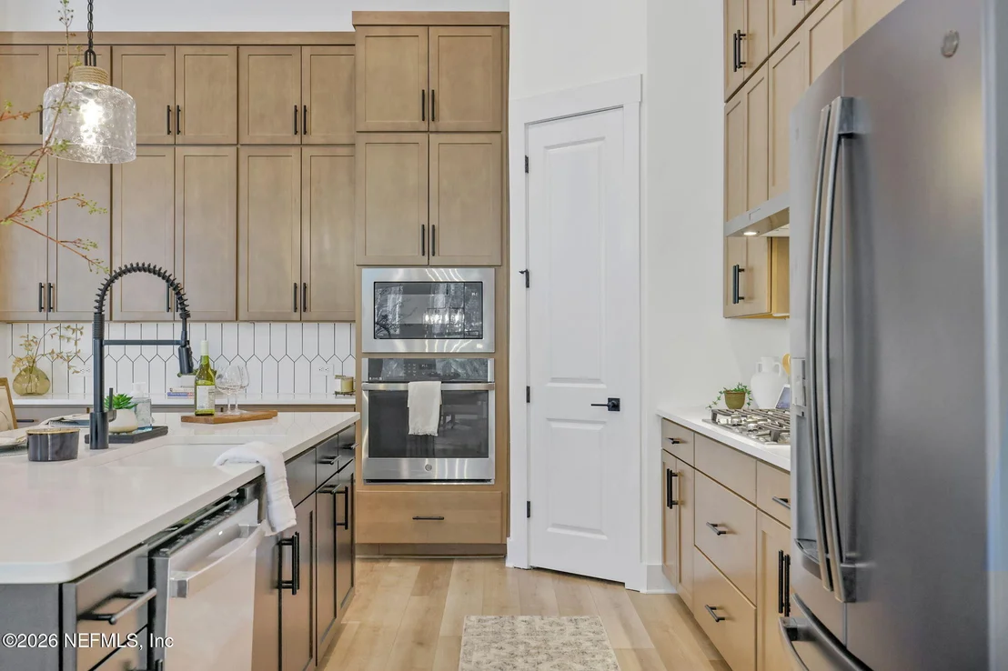 Photo of 446 PALM CREST Drive