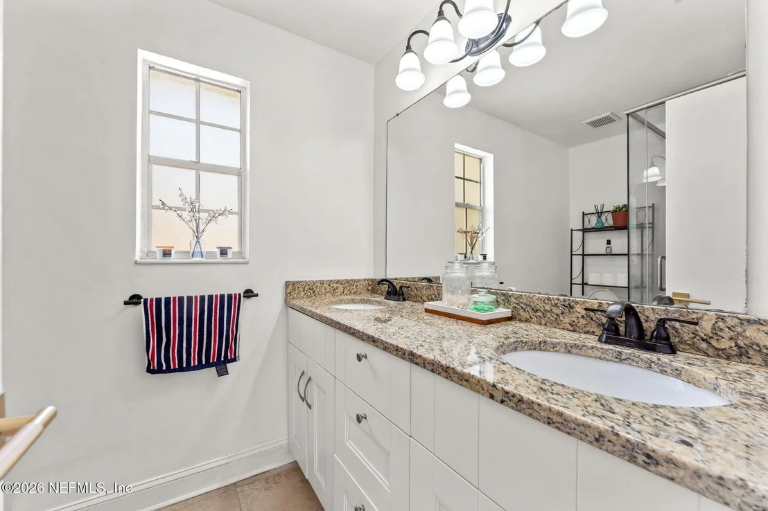 Photo of 1661 BARTLETT Avenue