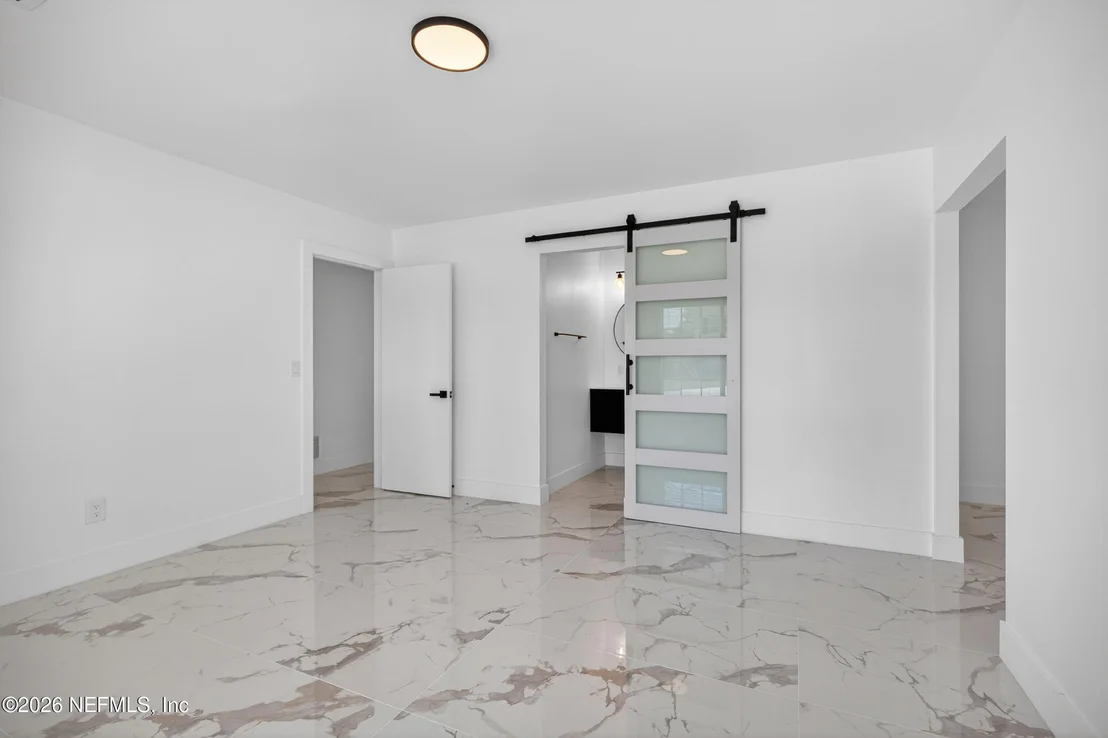 Photo of 1407 GRANDVIEW Drive