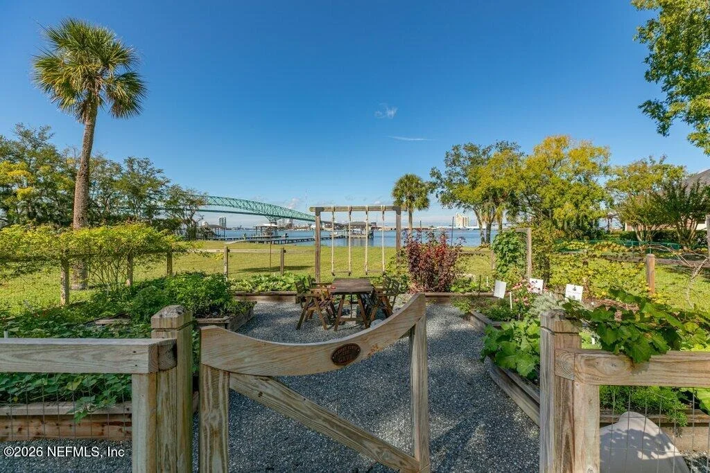 Photo of 4626 RIVER POINT Road W