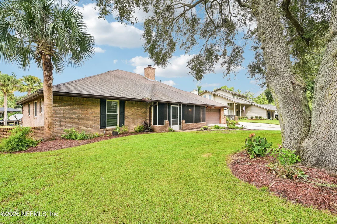 Photo of 331 OAK Drive S