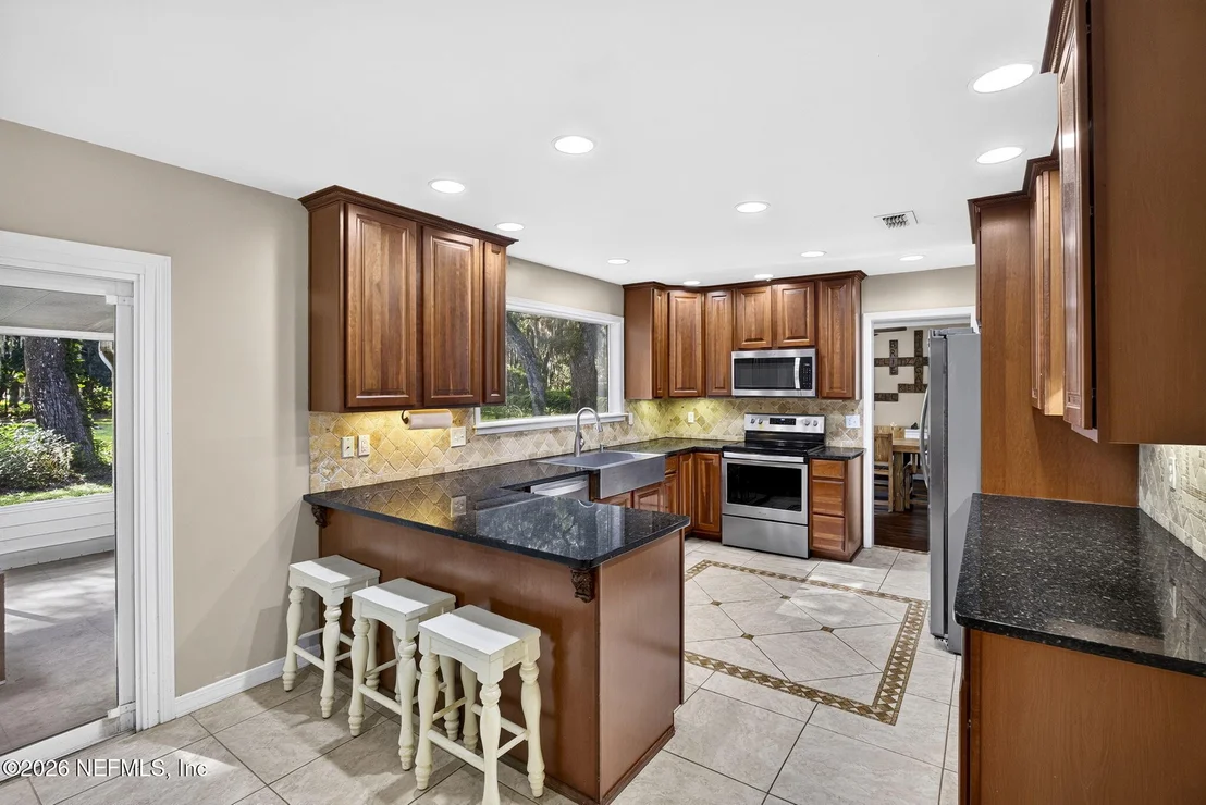 Photo of 8221 FOREST Court