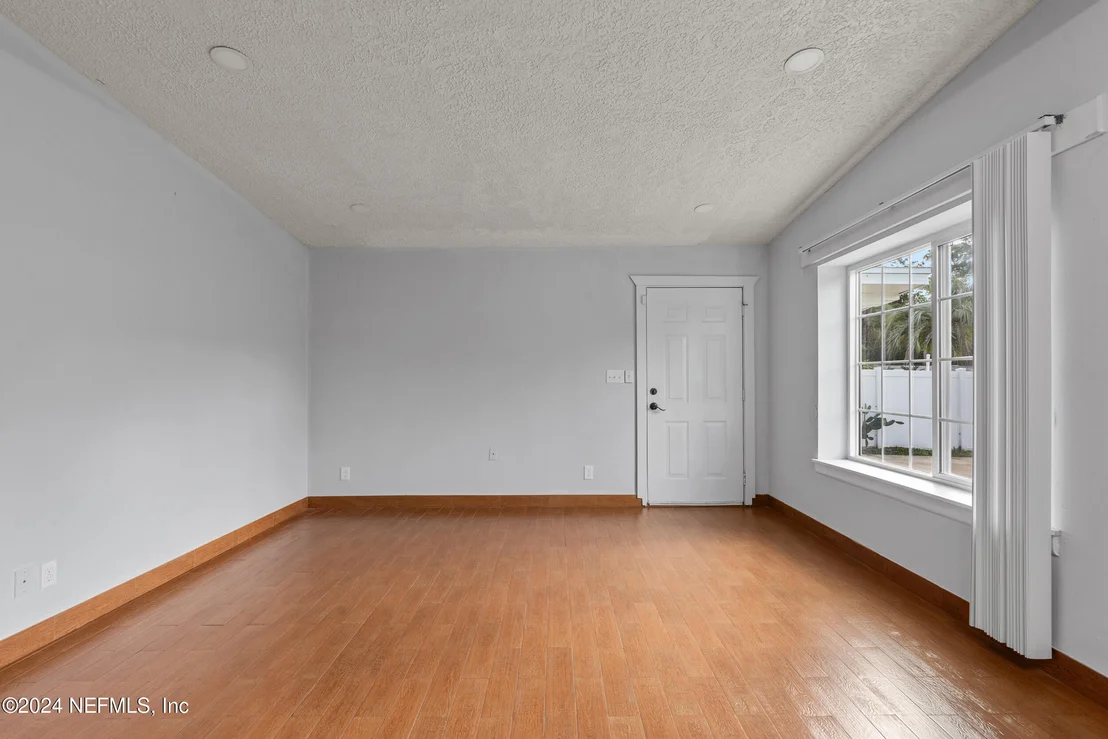 Photo of 1736 LOUVRE Drive