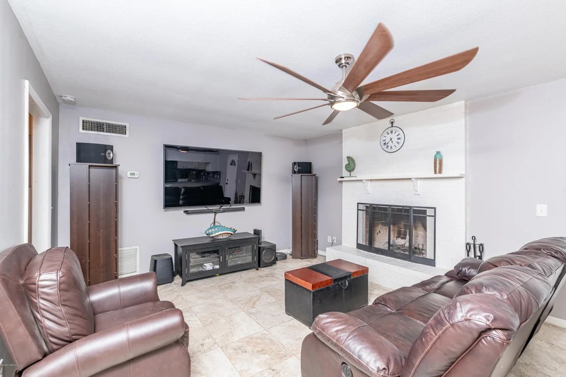 Photo of 2012 DELRAY Avenue
