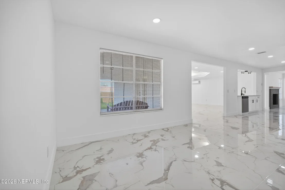 Photo of 1407 GRANDVIEW Drive