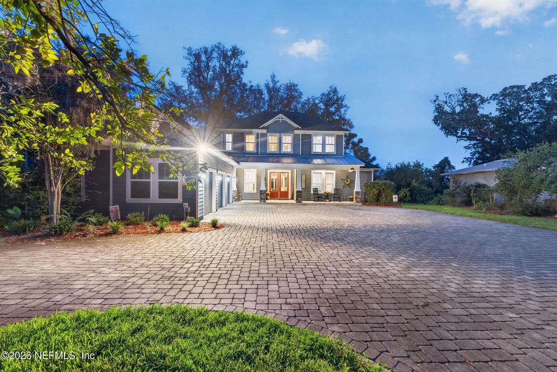 Photo of 239 RIVER Road