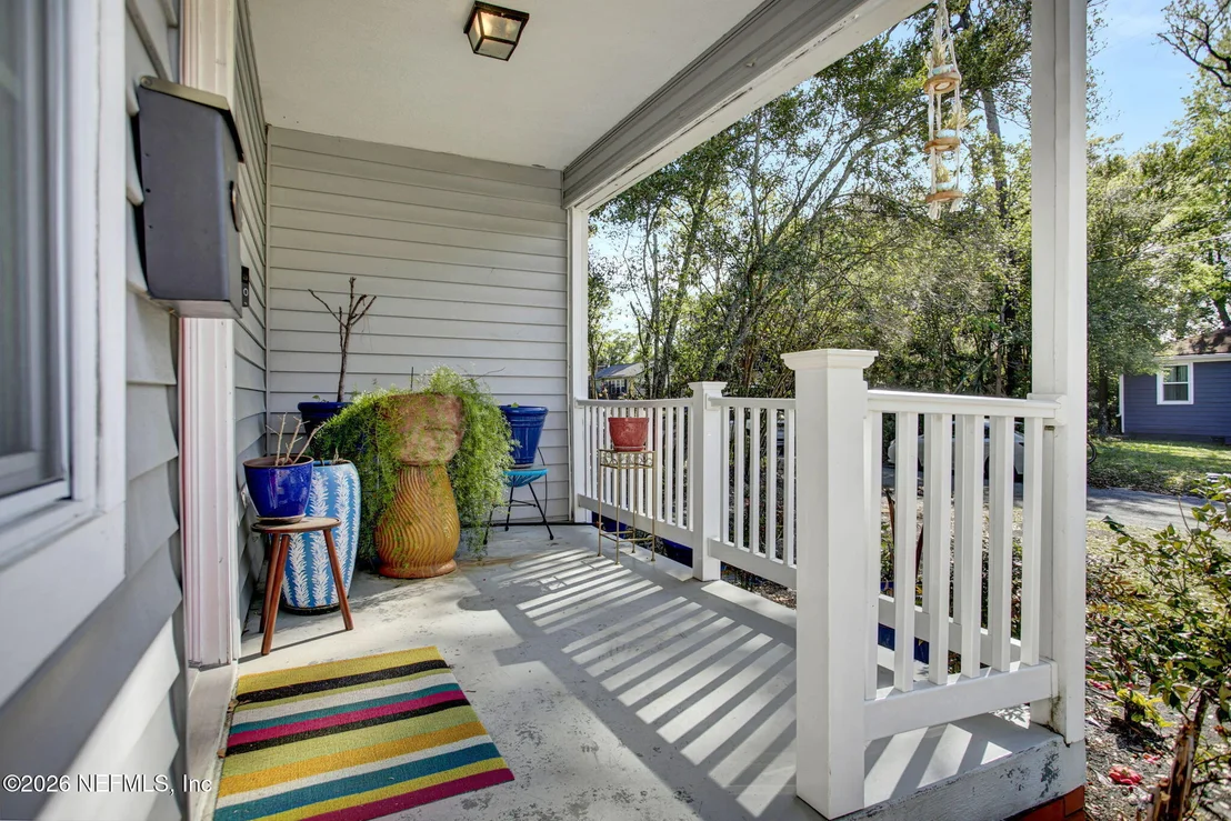 Photo of 1327 MACARTHUR Street