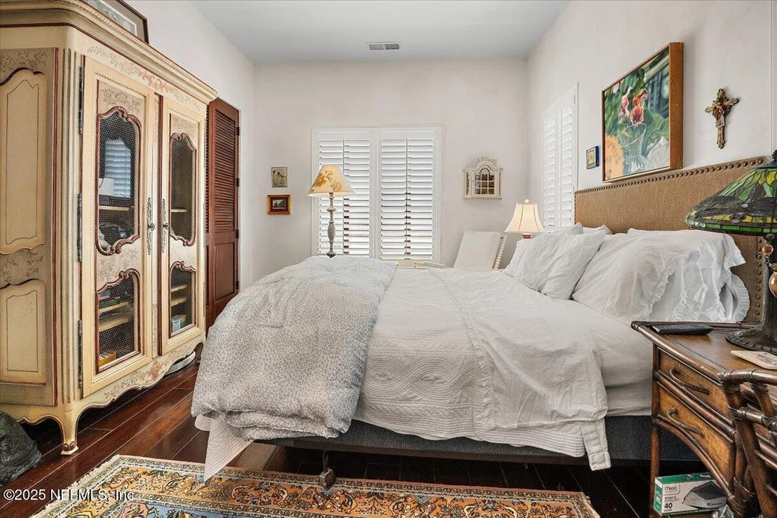 Photo of 1515 BEACH Avenue