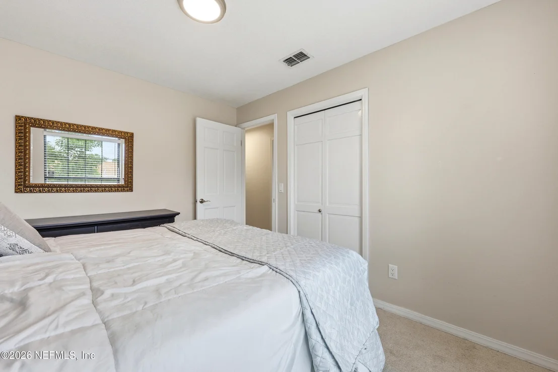 Photo of 905 MIDDLERIDGE Court