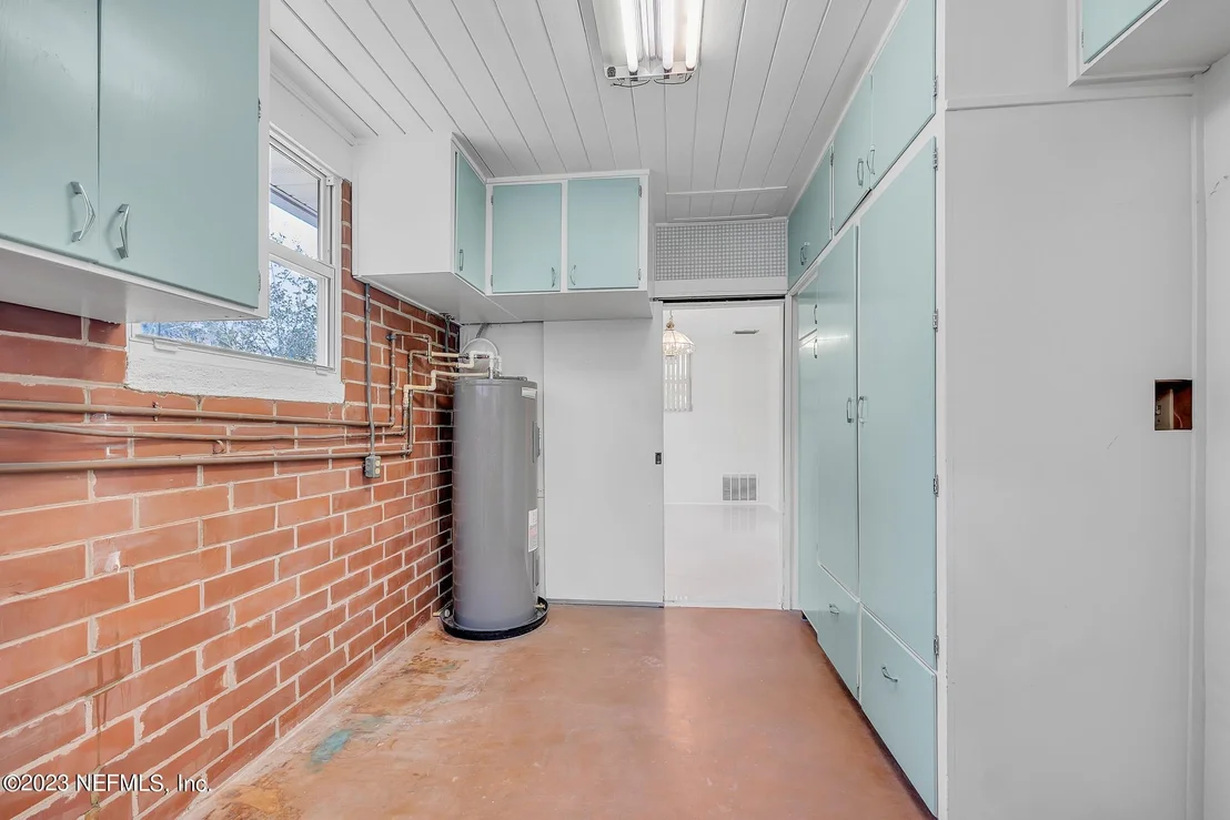 Photo of 2233 MAPLE LEAF Drive E