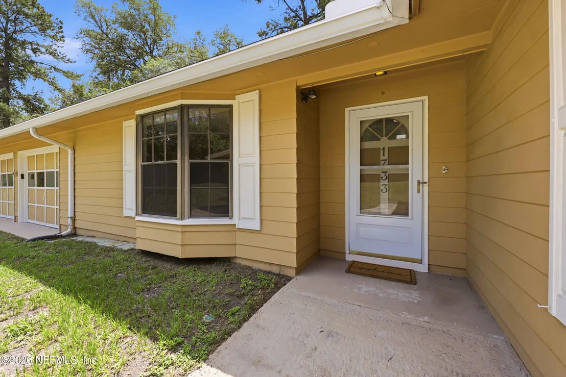Photo of 1733 HEREFORD Road