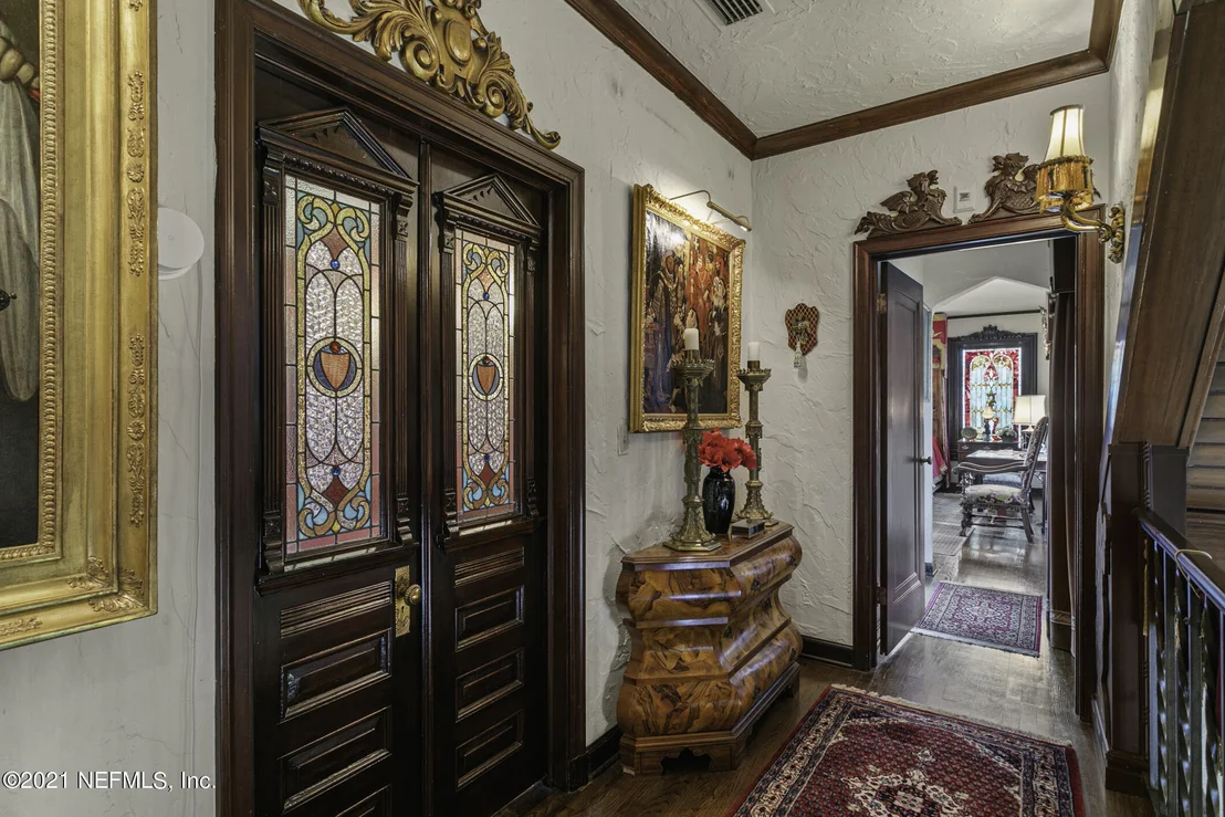 Photo of 927 ARBOR Lane