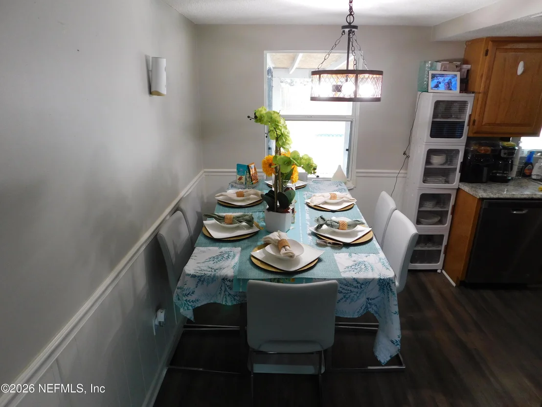 Photo of 2798 COMMANCHE Avenue