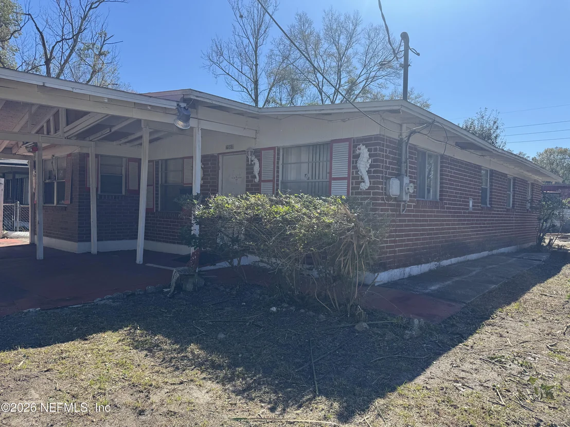 Photo of 2560 ROBERT Street