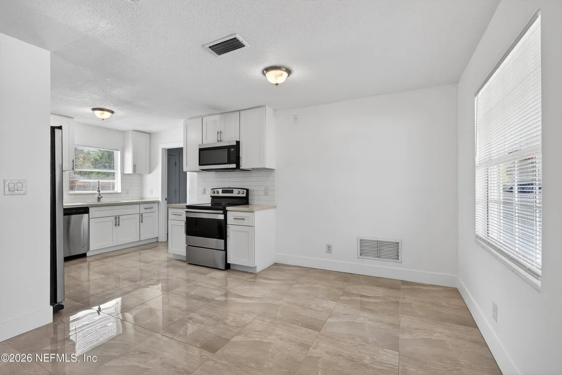 Photo of 217 CARVER Street W