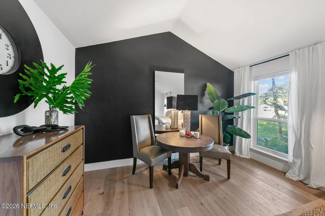 Photo of 1105 KINGS Road