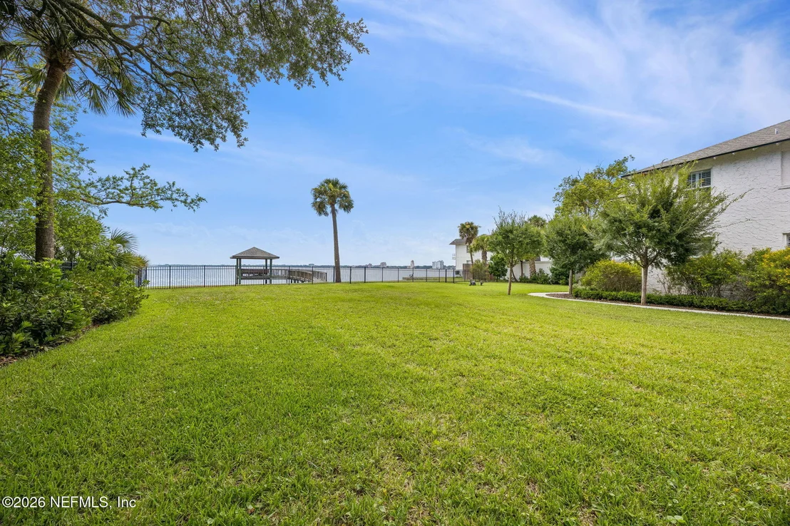 Photo of 1676 RIVER Road
