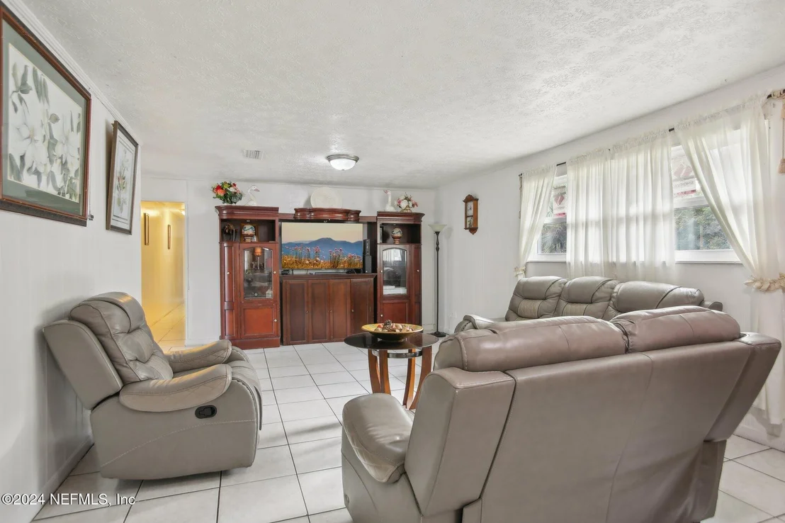 Photo of 5816 MONCRIEF Road