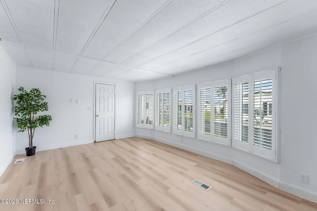 Photo of 264 SEABREEZE Drive