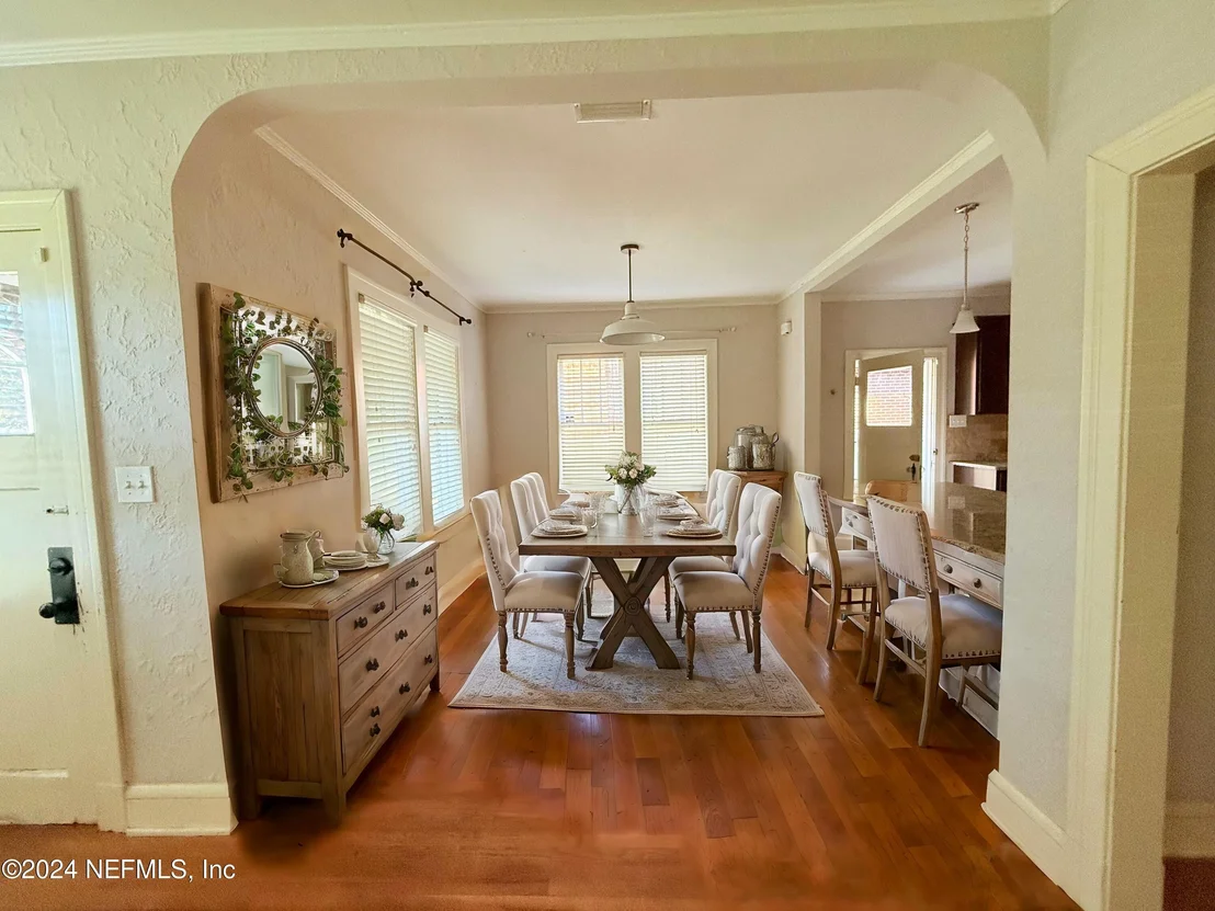 Photo of 4557 RAMONA Boulevard