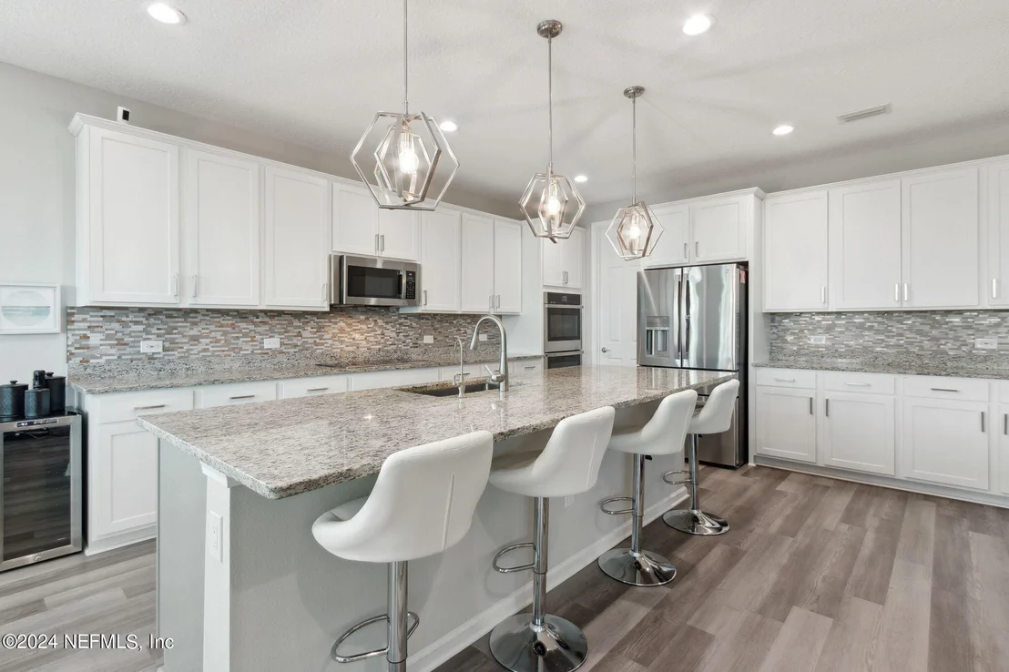 Photo of 85475 FALL RIVER Parkway