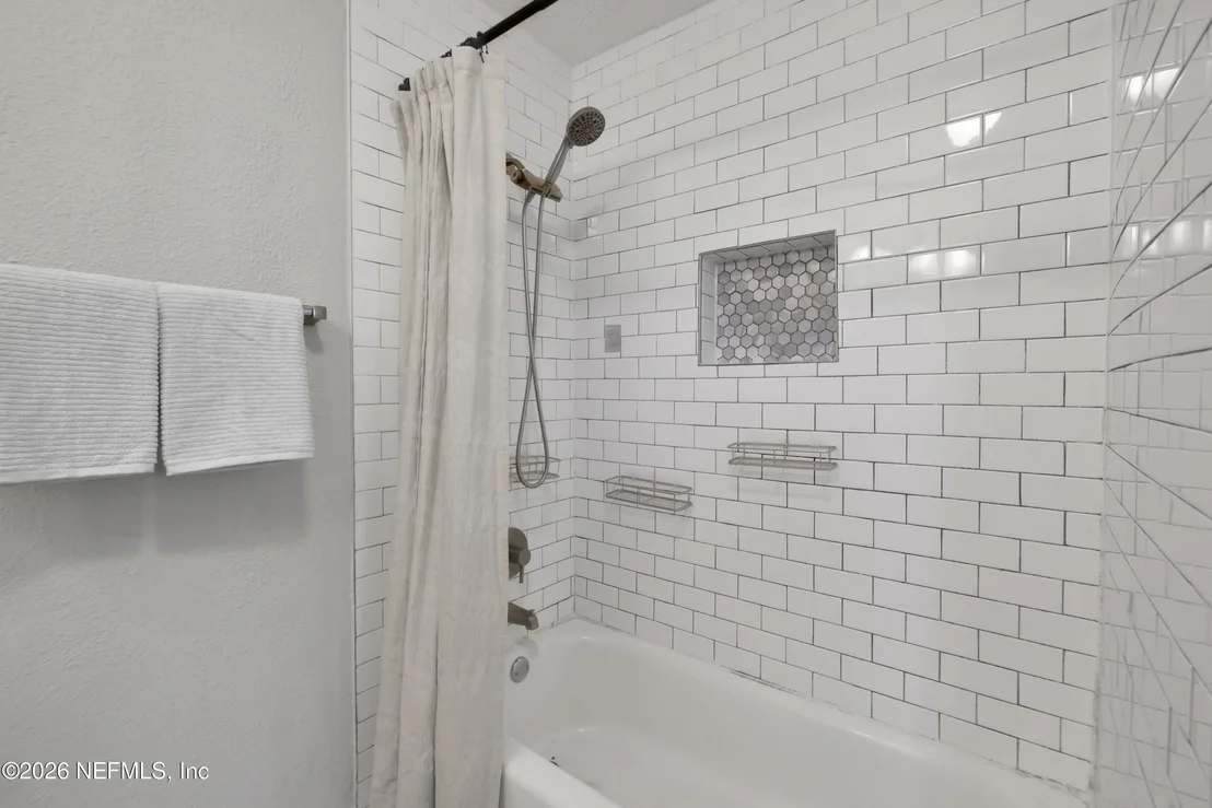 Photo of 5368 ROYCE Avenue