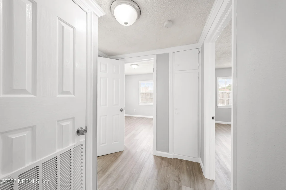 Photo of 1241 KING ARTHUR Road