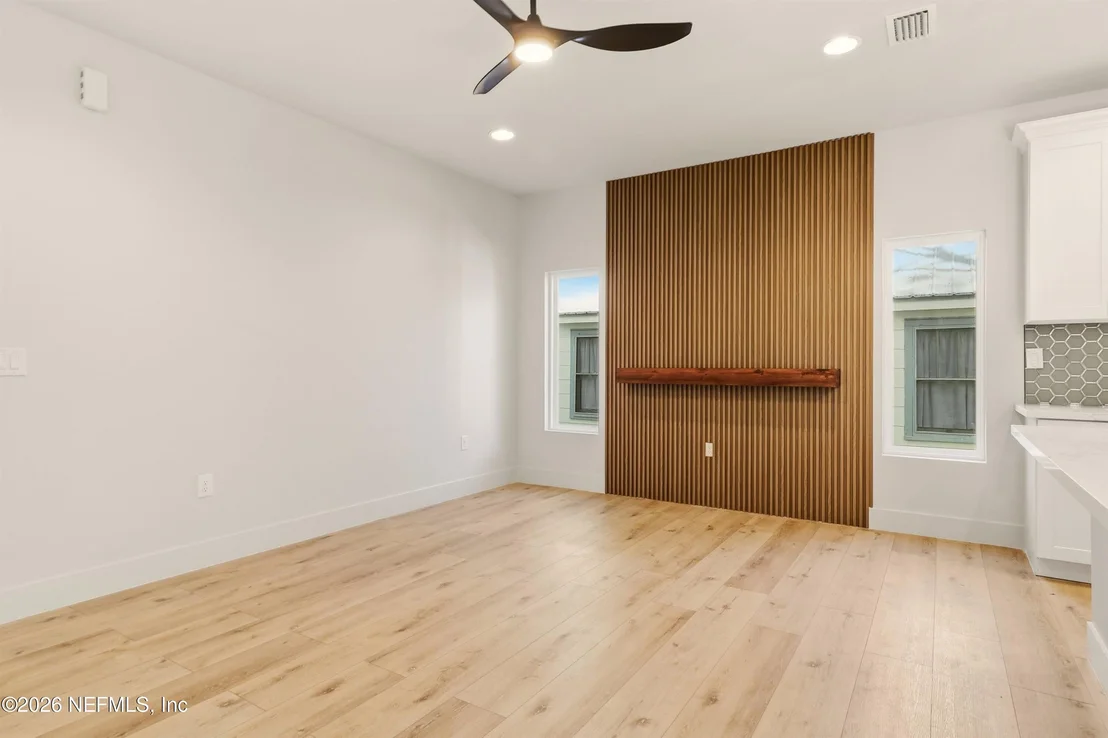 Photo of 18 E PARK Avenue