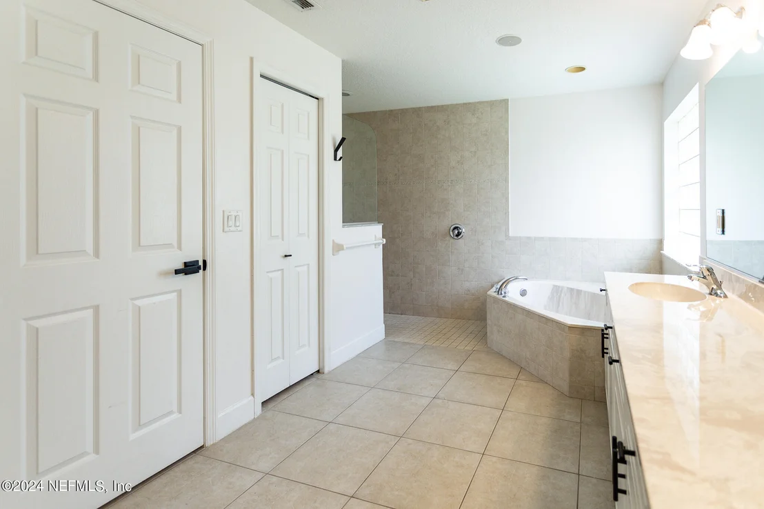 Photo of 4 RIVER Place