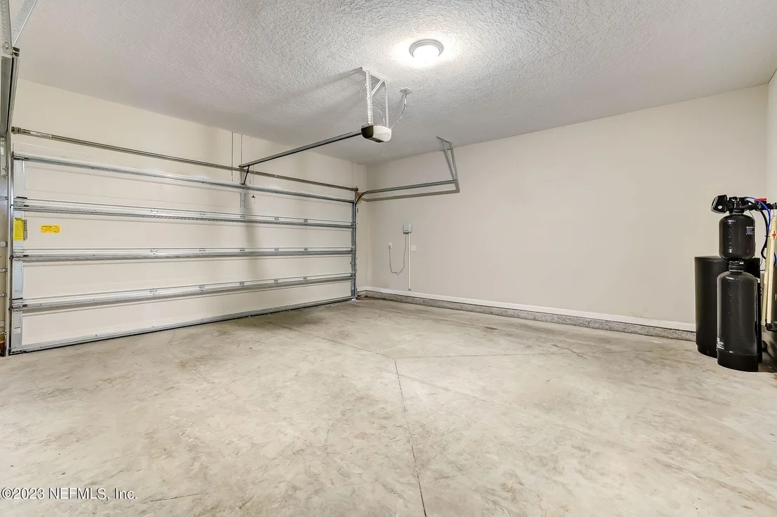 Photo of 152 WINDERMERE Way