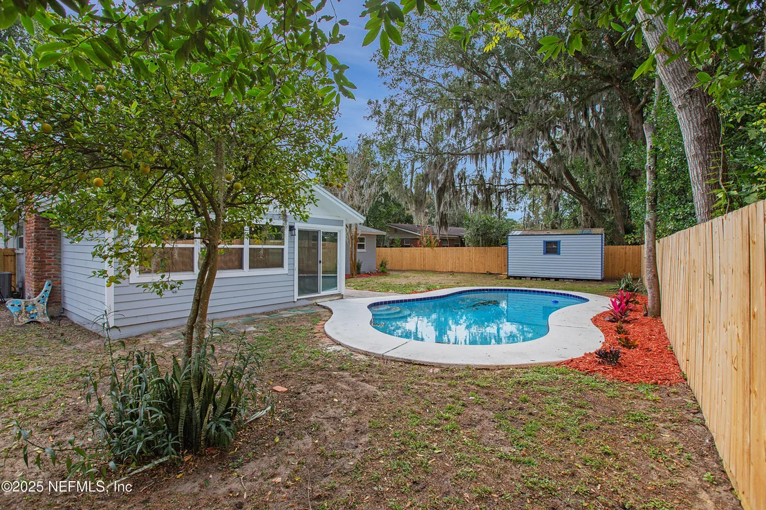 Photo of 10553 HEMMING Road