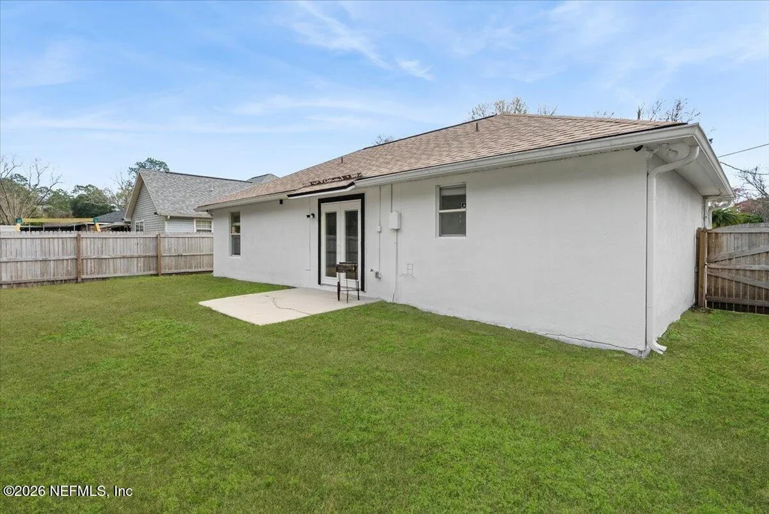 Photo of 425 3RD Street W