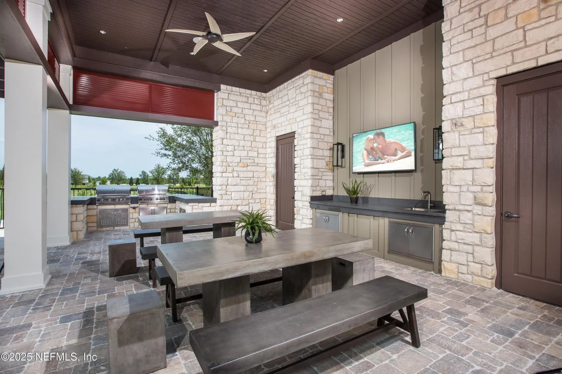 Photo of 595 KINGBIRD Drive