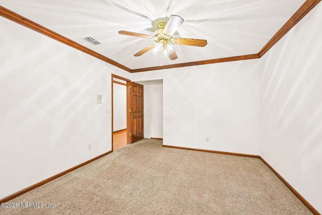 Photo of 331 OAK Drive S