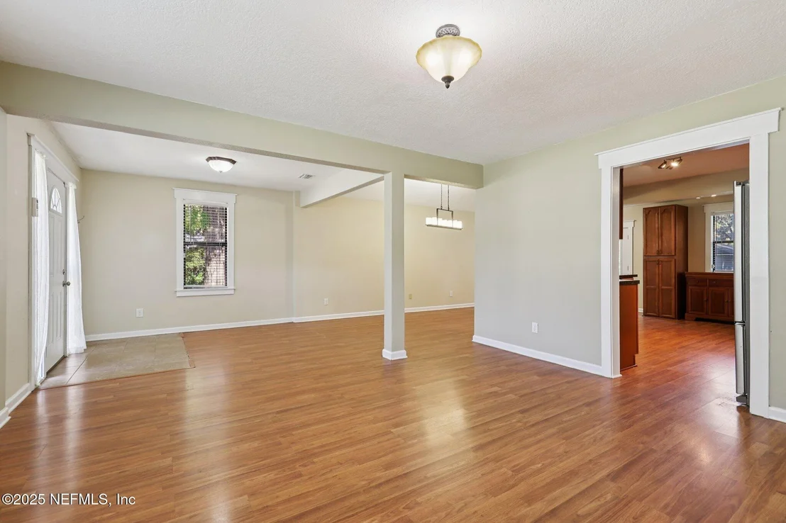 Photo of 2707 MERWYN Road