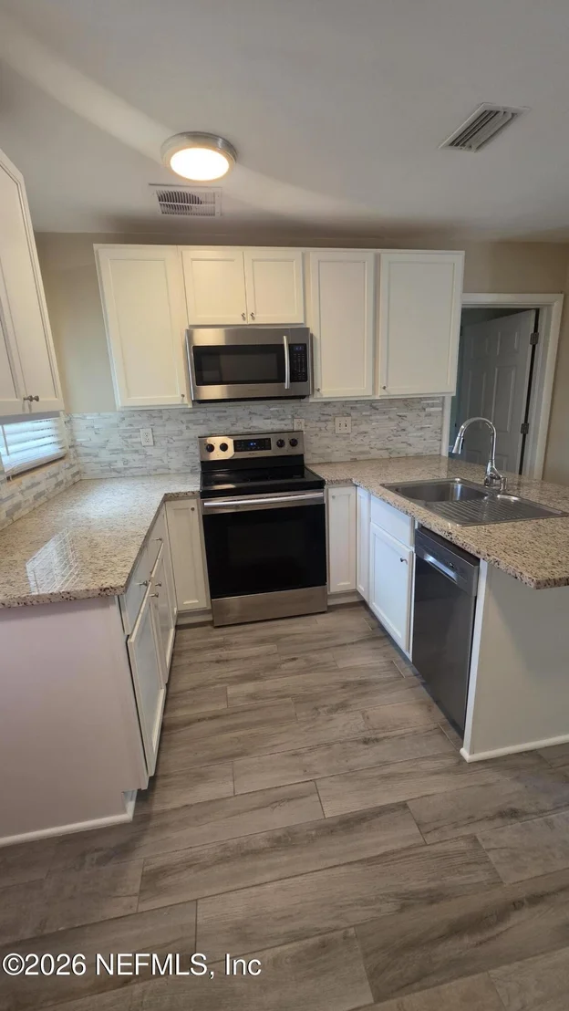 Photo of 3483 FOREST Boulevard