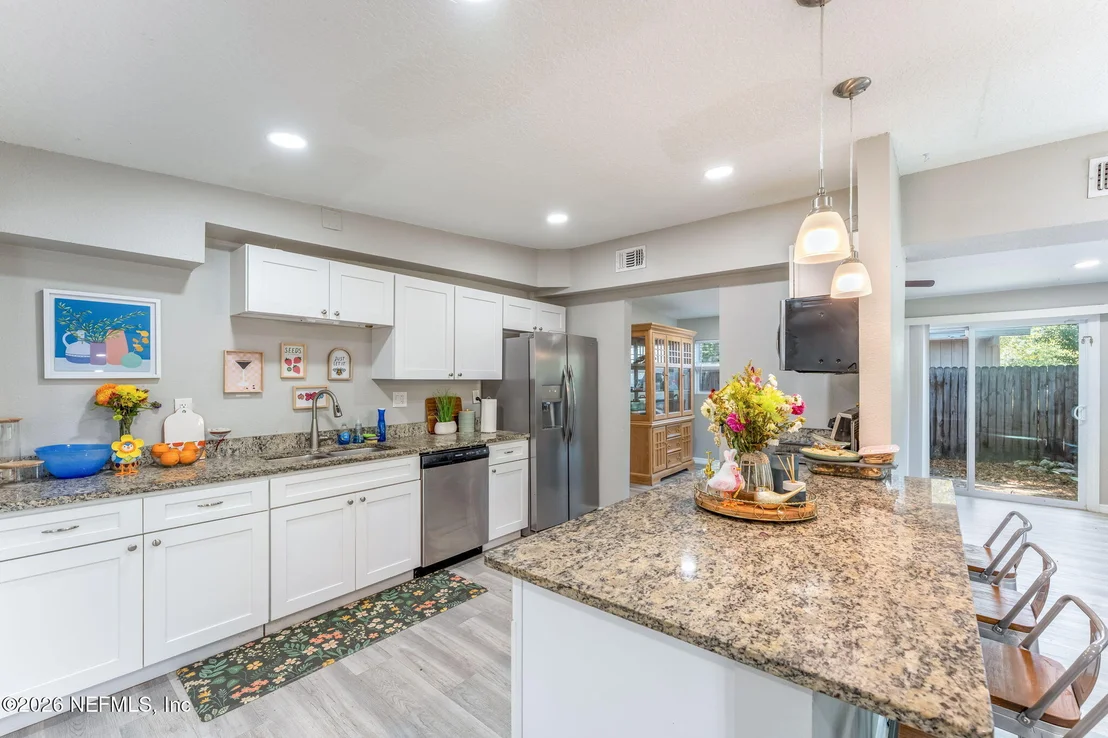 Photo of 7541 MAYAPPLE Road