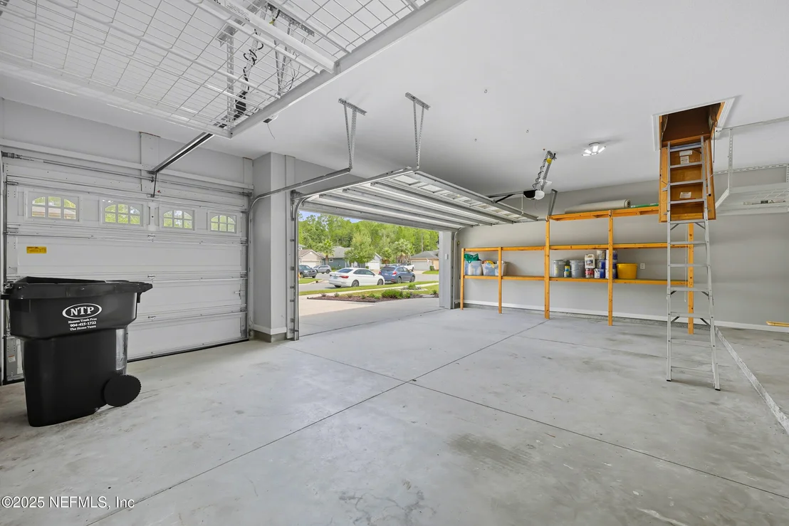 Photo of 96072 BREEZEWAY Court