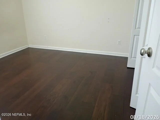 Photo of 184 OAK COMMON Avenue